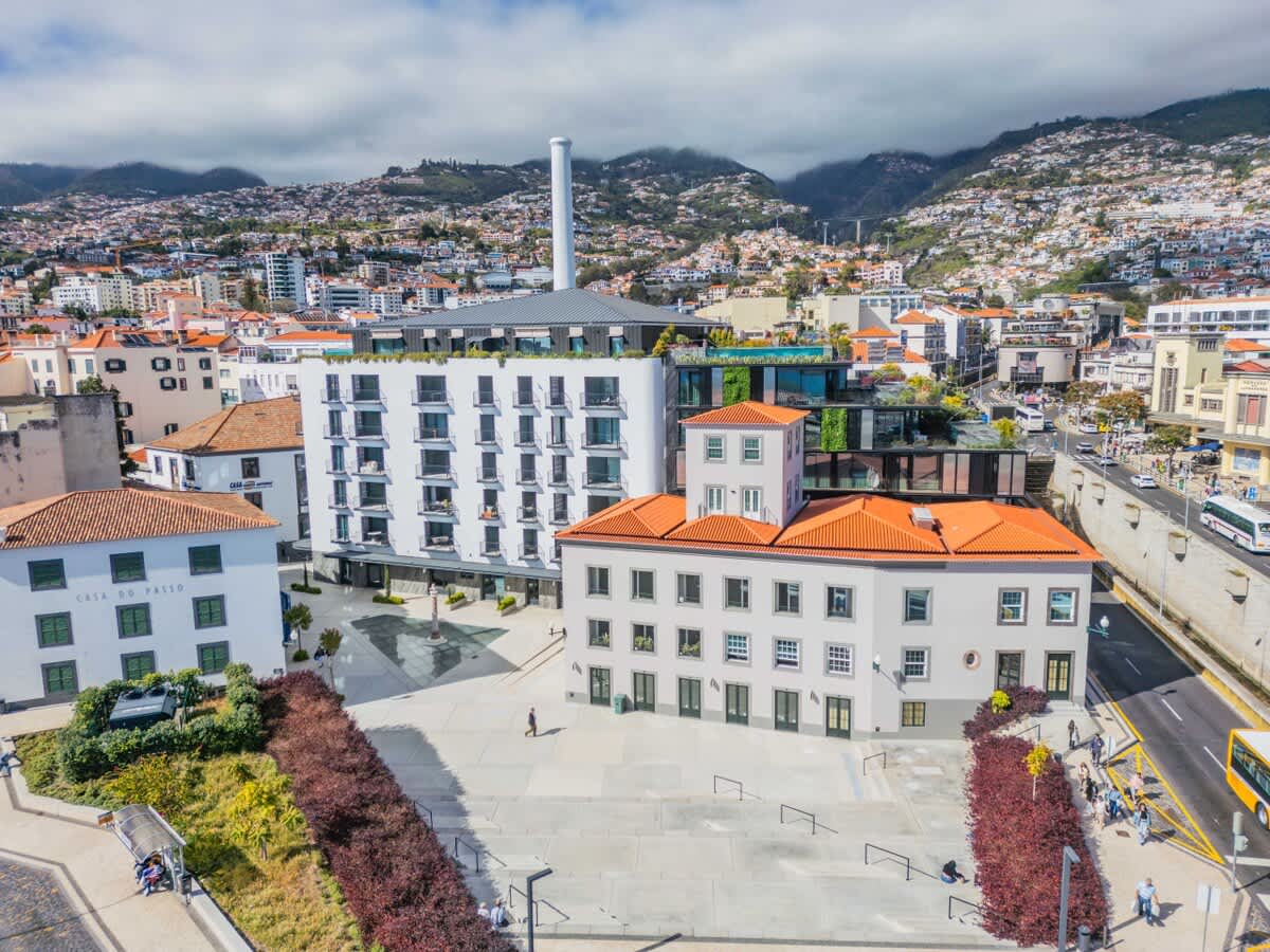 Luxury 5-Star Stay at Savoy Insular