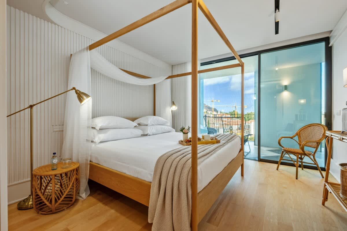 Luxury 5-Star Stay at Savoy Insular