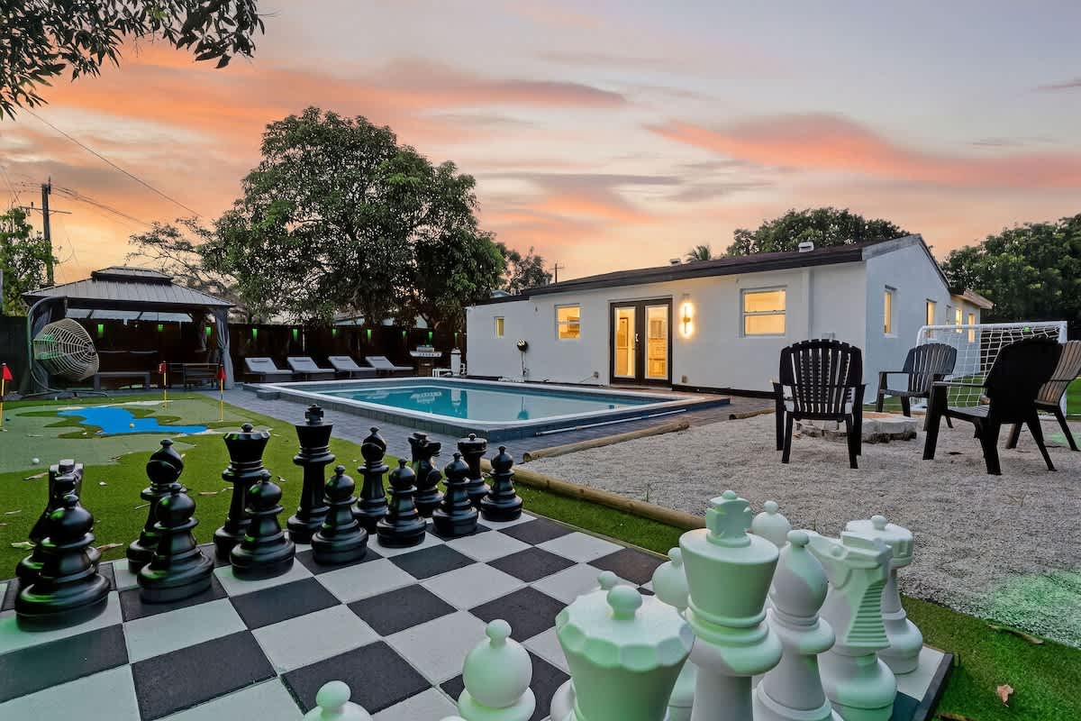 Heated Pool Home Mini Golf & Soccer Firepit