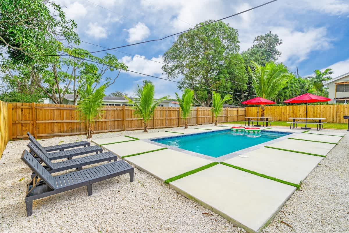 Modern & Cozy Private Pool Villa
