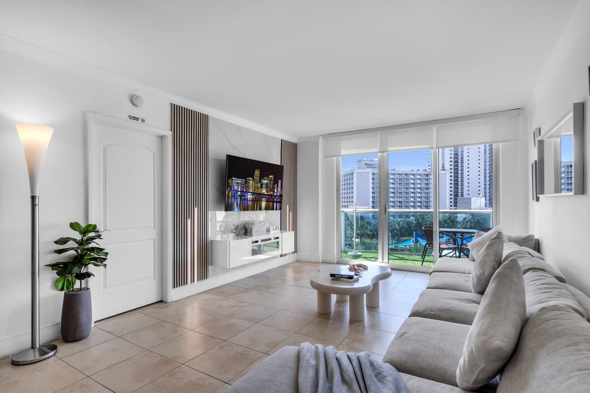 Amazing 2Bed Gym & Tennis Court Ocean view