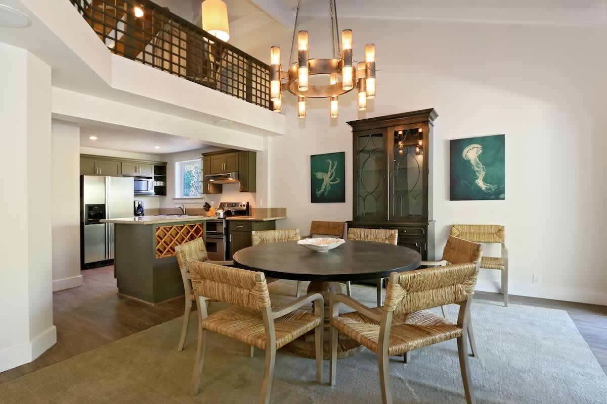 Lele Penthouse Dining Area