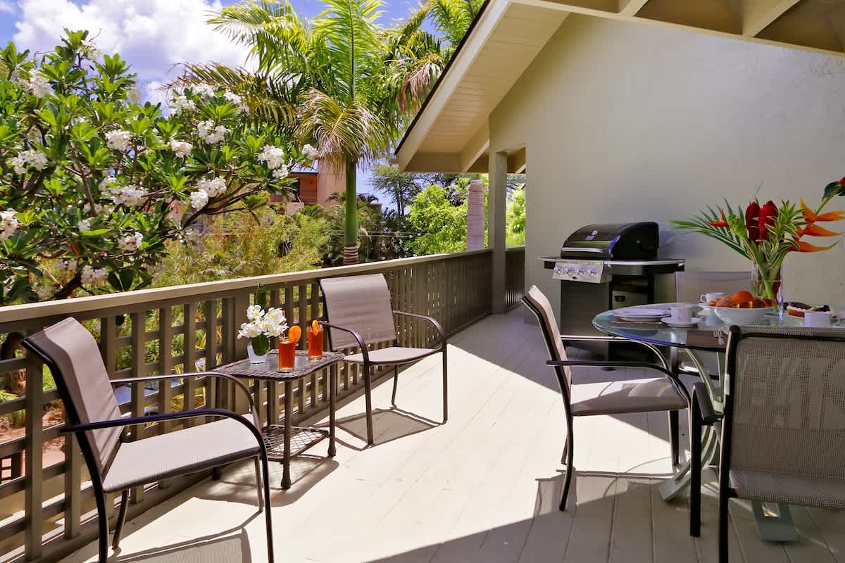Lele Penthouse Dining Lanai