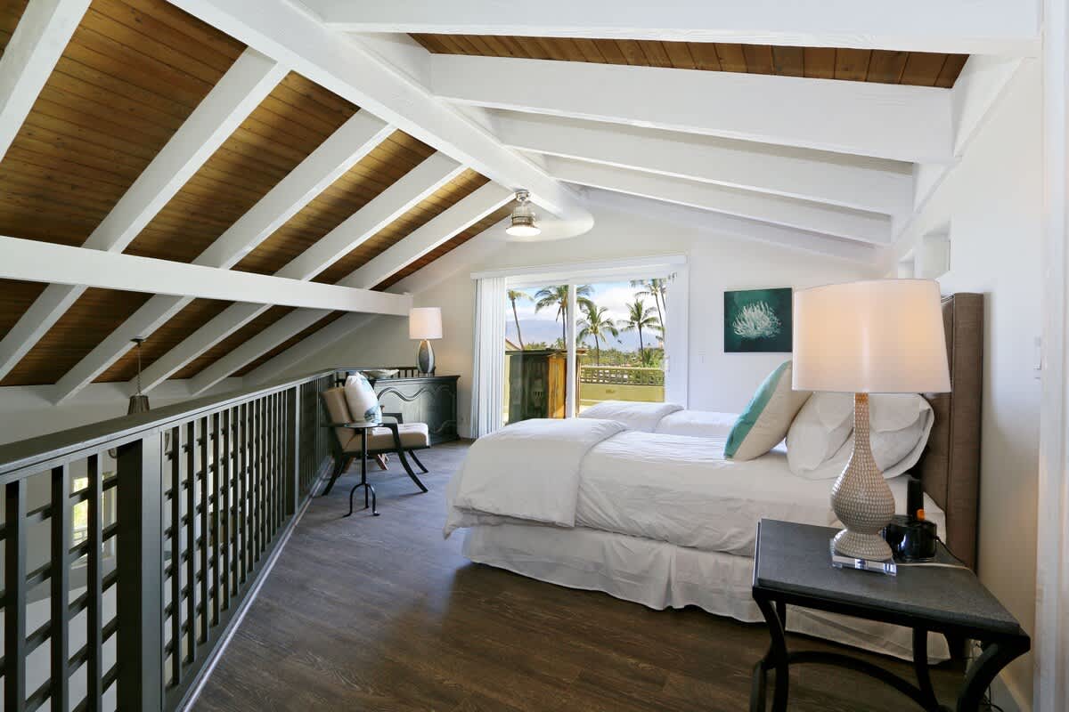 Upstairs loft, king bed or 2 twin beds