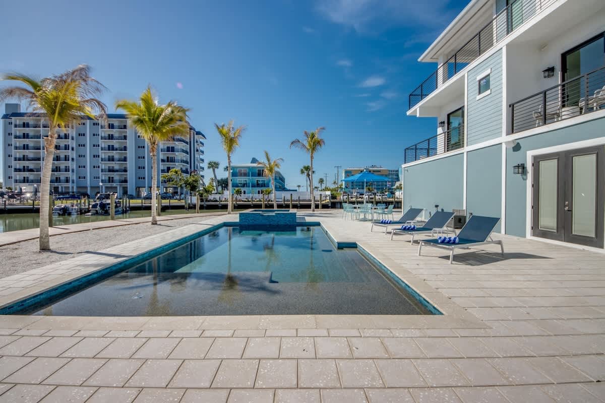 501 Palermo Cir. Luxury Canal-Front Home with Private Pool 2