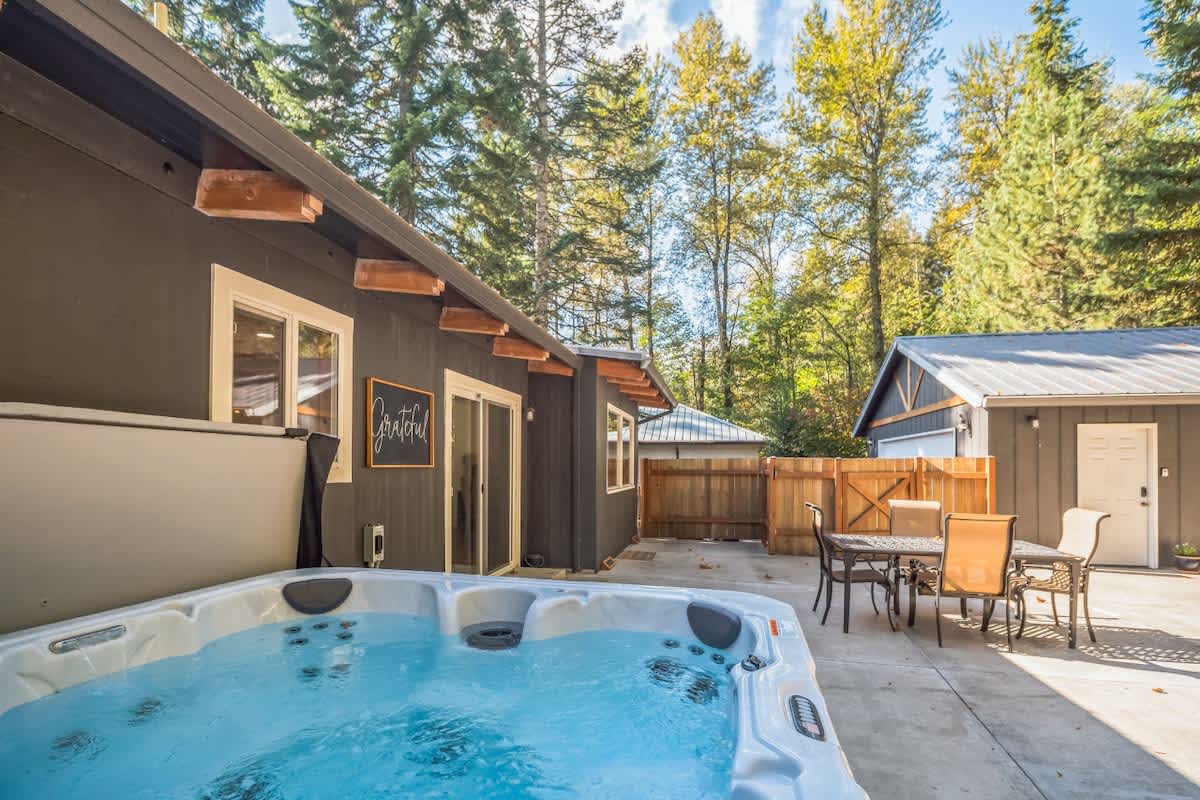 Mountain Retreat, Golf, Hot Tub- Winter Sale — Mount Hood Village, OR — vacation rental
