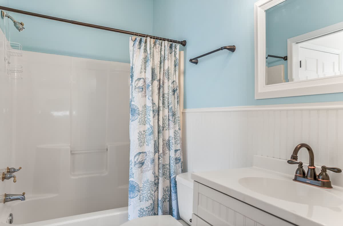 First floor guest bedroom with en suite bathroom
