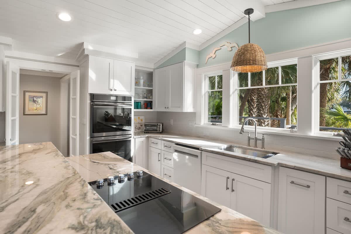 Downdraft Electric Cooktop and Entryway to Pantry