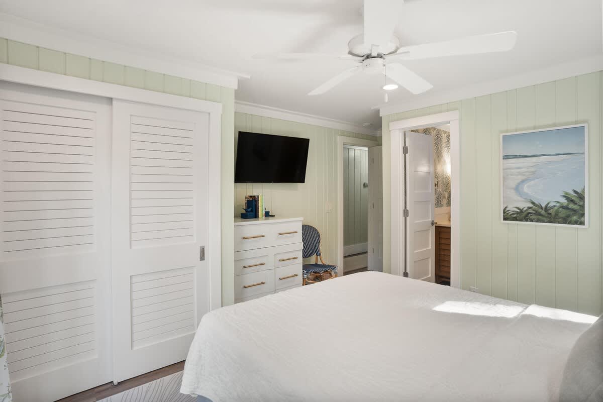 Guest Bedroom with Ens uite Bathroom