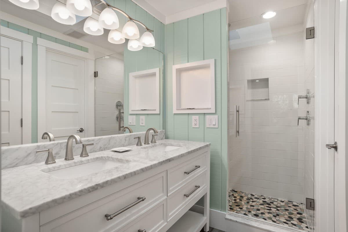 Primary En Suite Bathroom