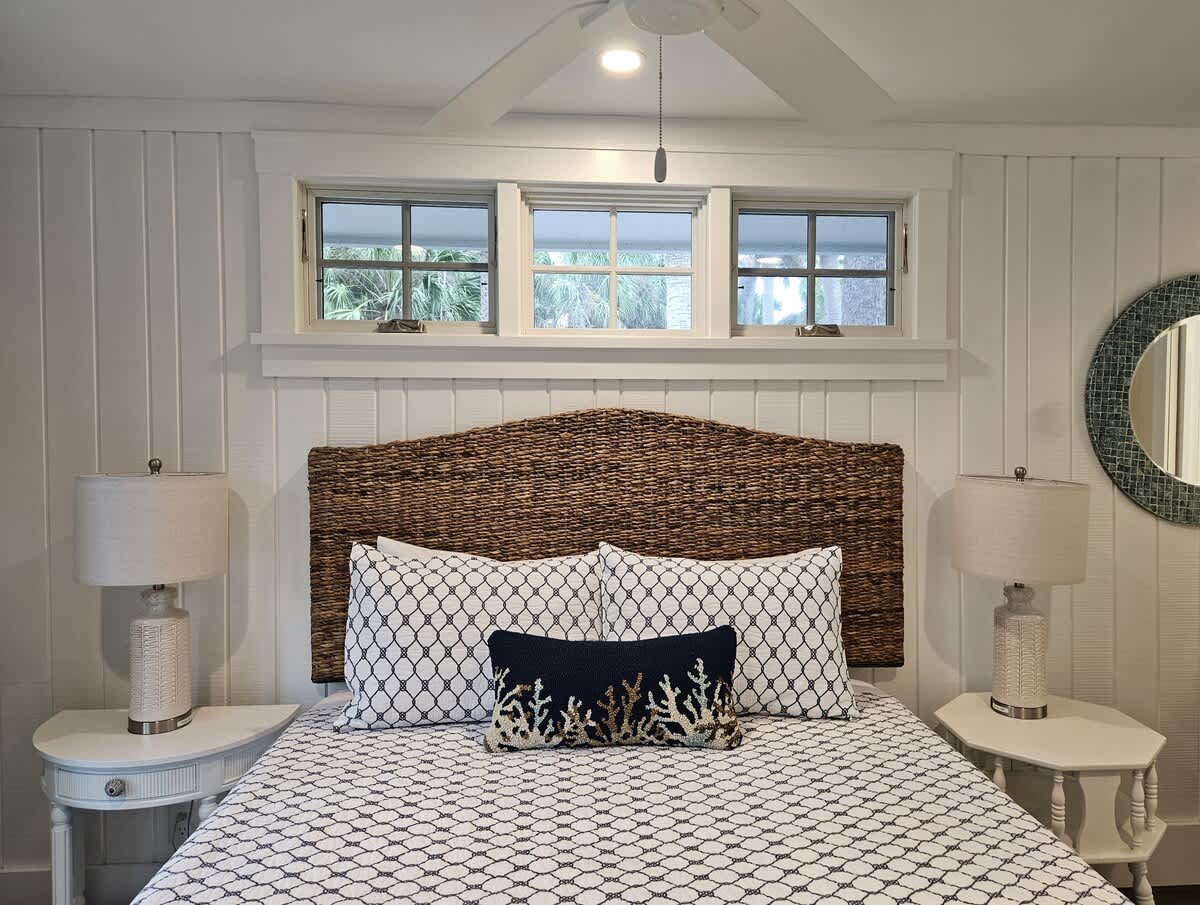 Primary Bed - Queen with En Suite Bathroom