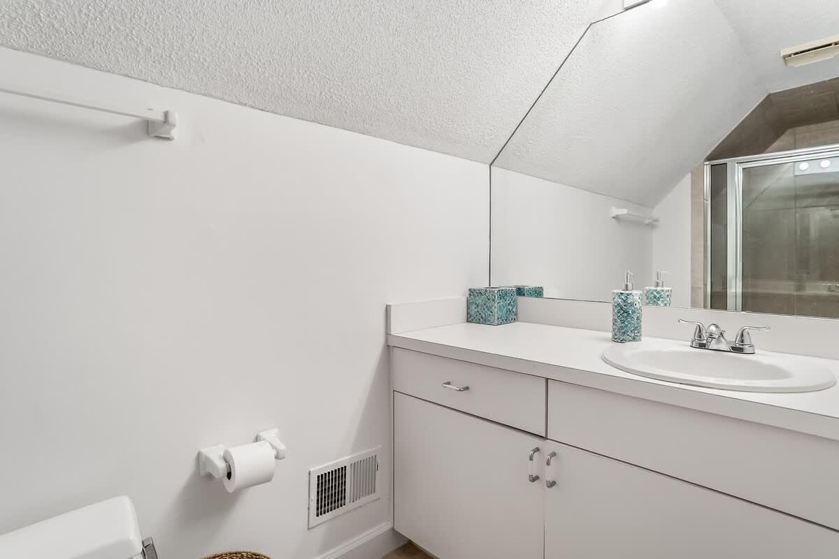 Upstairs Loft Bathroom 