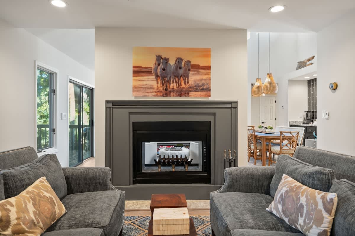 Living Room with Access to Screened Deck 