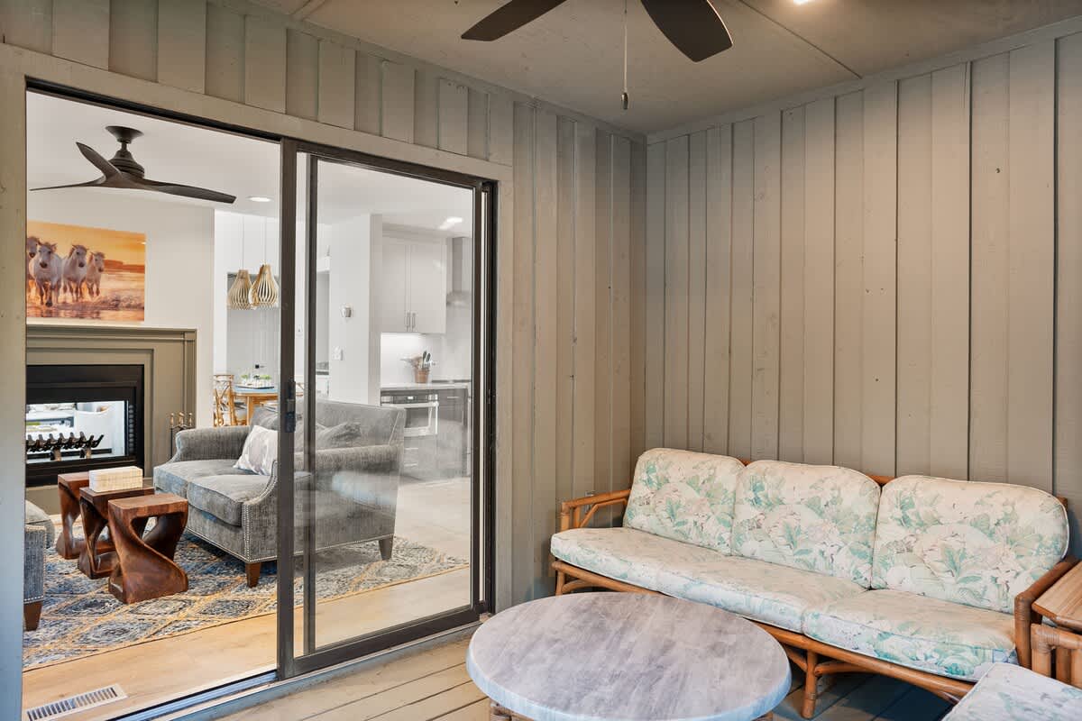 Screened in Porch 