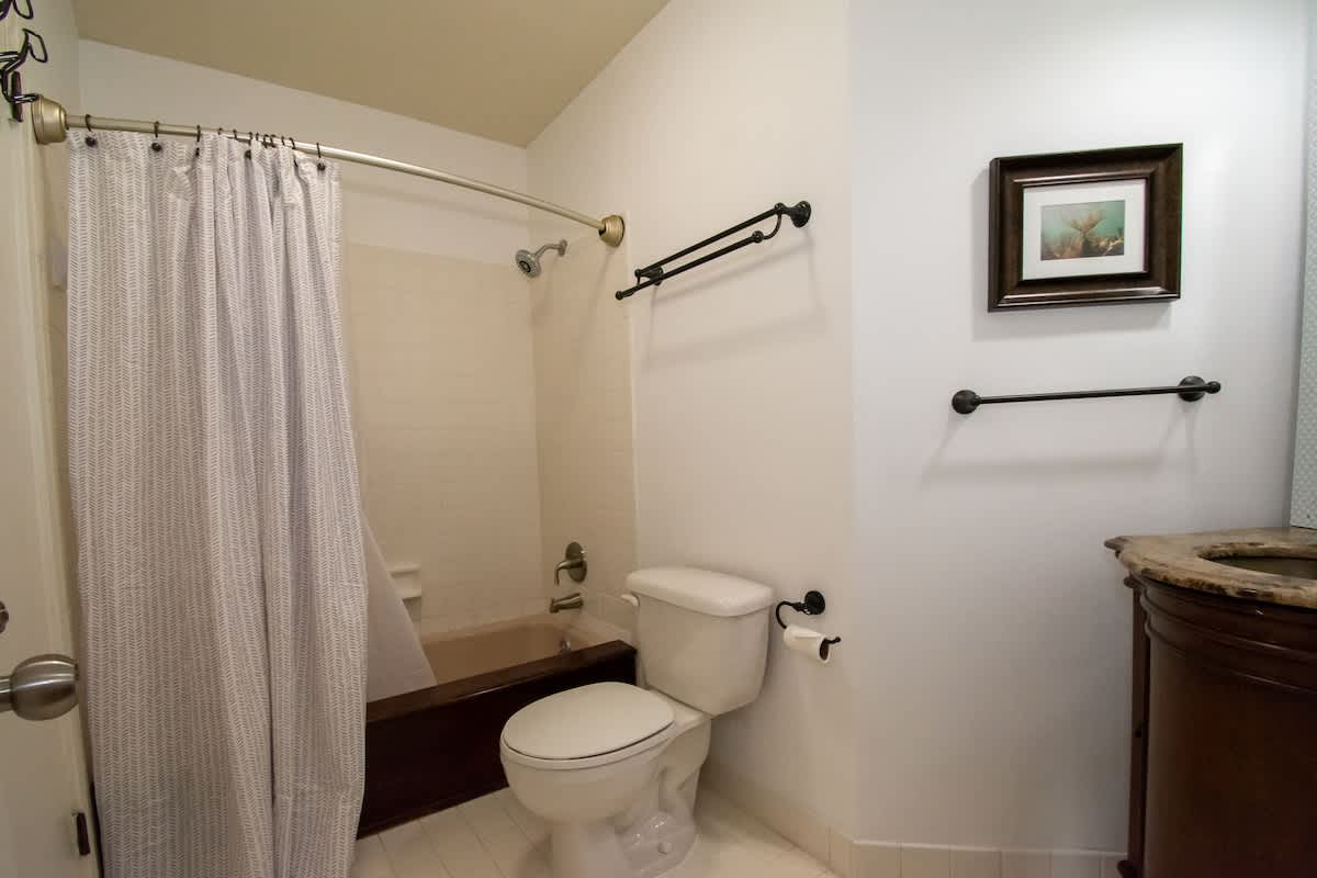 Guest En Suite Bathroom