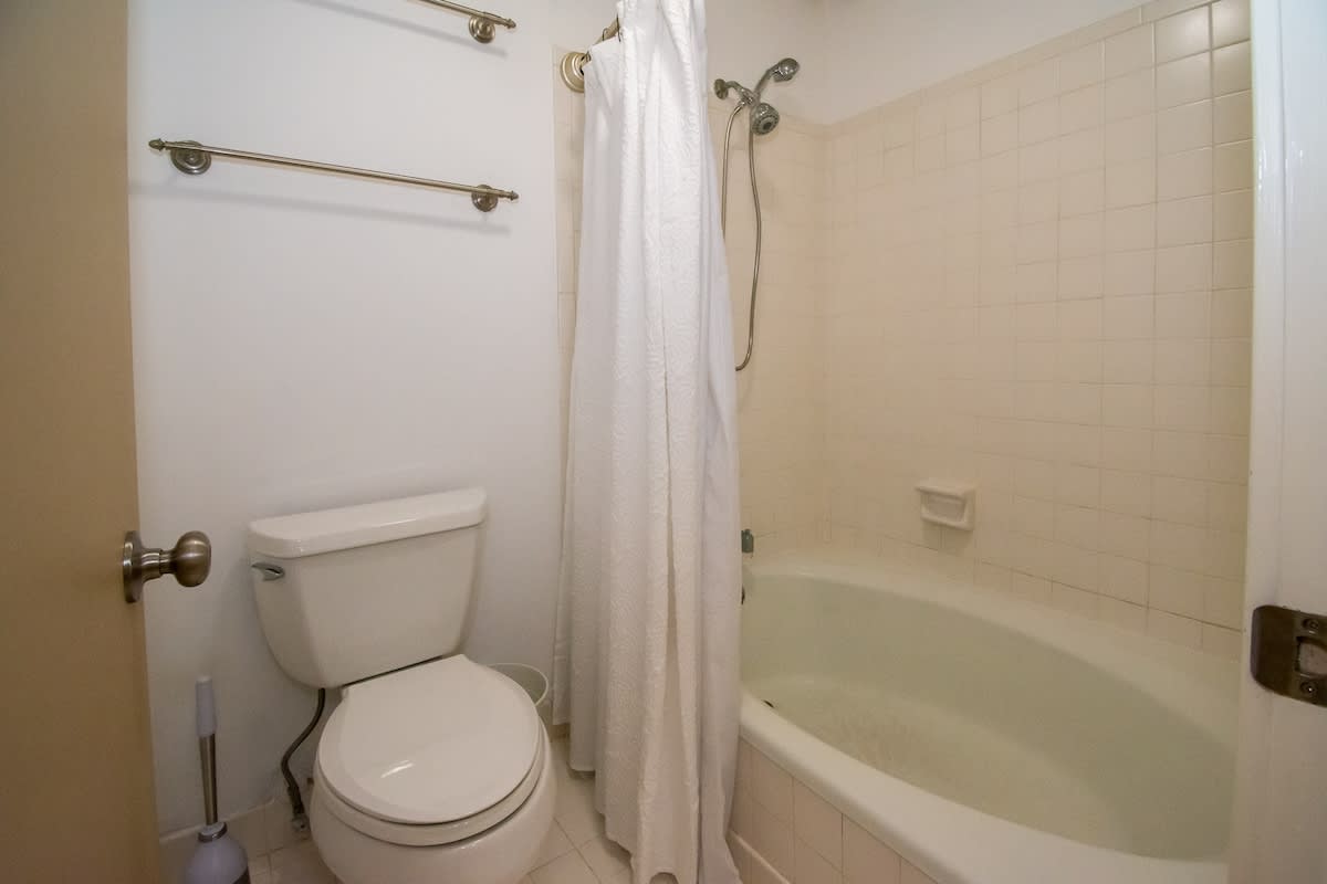 Primary En Suite Bathroom