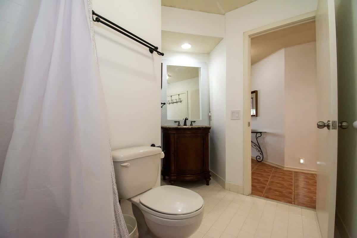 Guest En Suite Bathroom