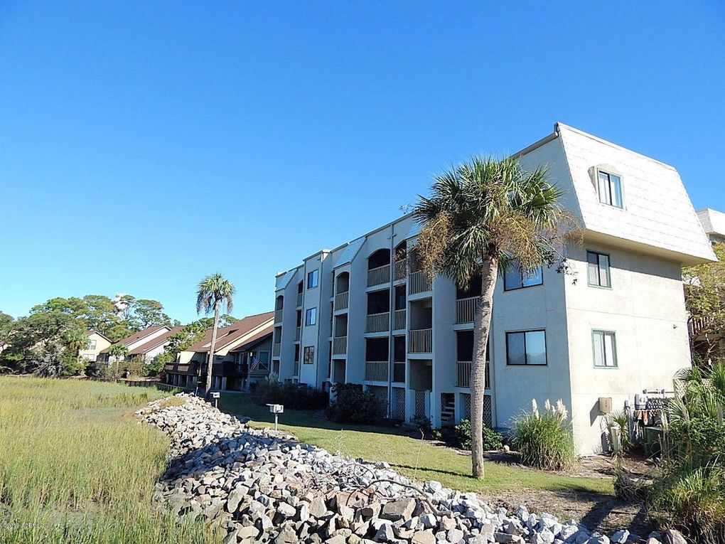 Canal Side of Beach Club Villa - Common Area Grills