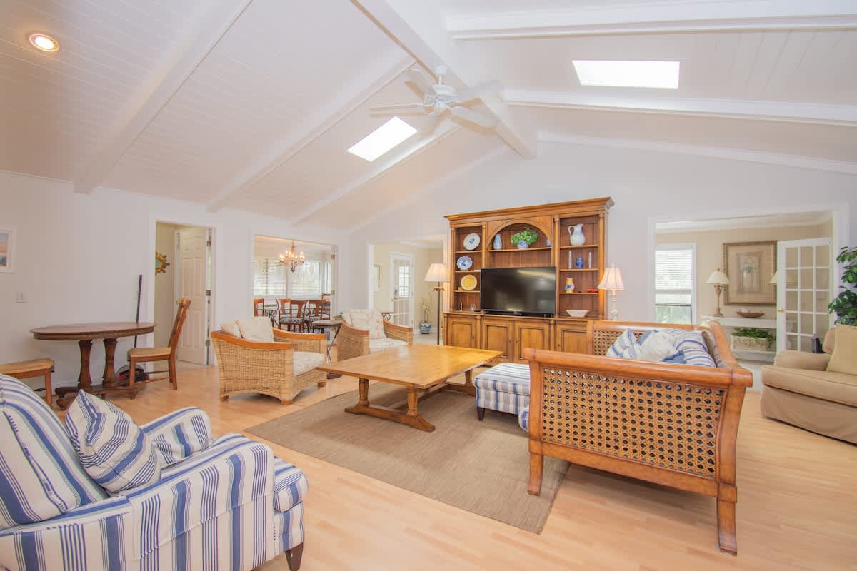 371 Tarpon Blvd | Photo 9