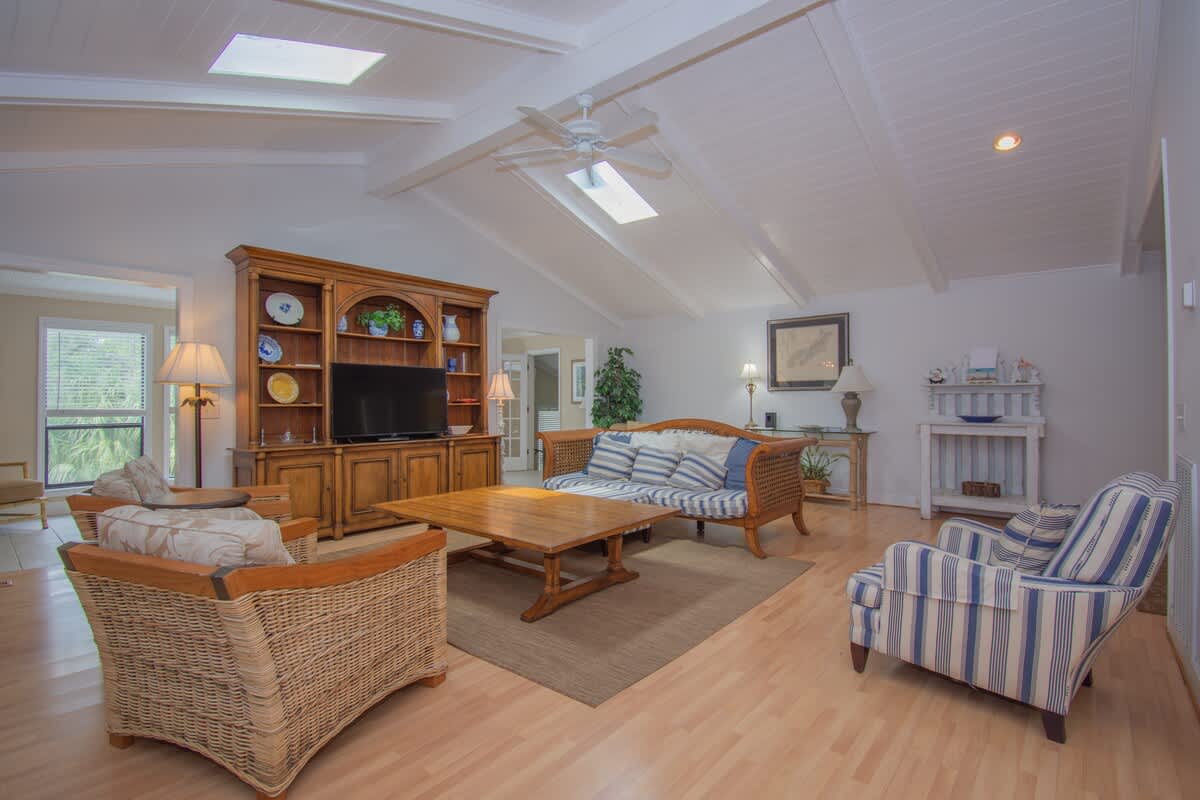 371 Tarpon Blvd | Photo 5