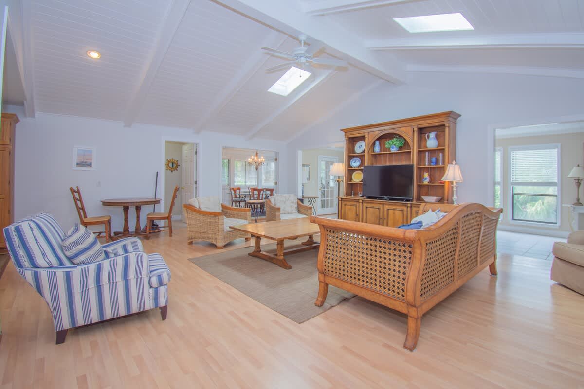 371 Tarpon Blvd | Photo 8