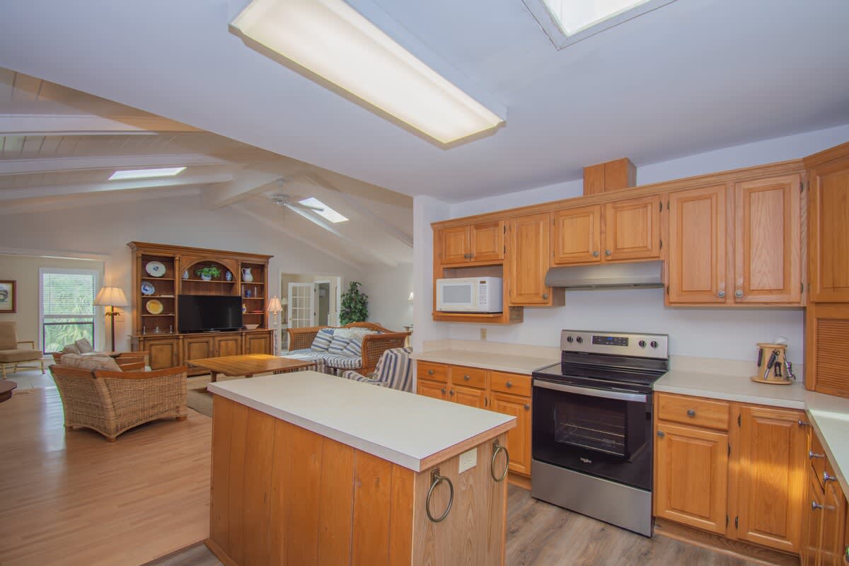 371 Tarpon Blvd | Photo 3