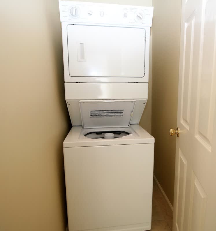 Washer/Dryer in Right En Suite Bath