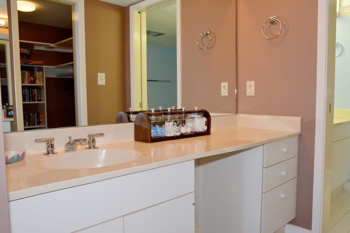 First floor primary bedroom with en suite bathroom