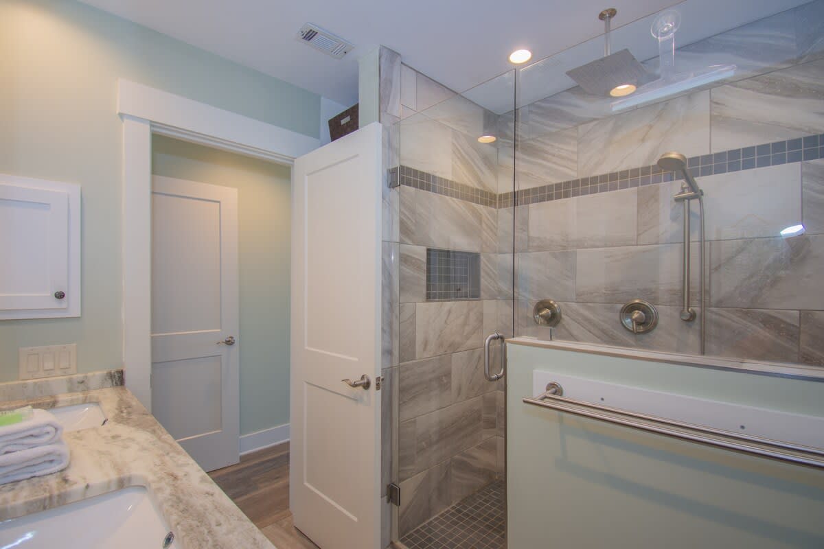 Full En Suite Bathroom for Primary Bedroom