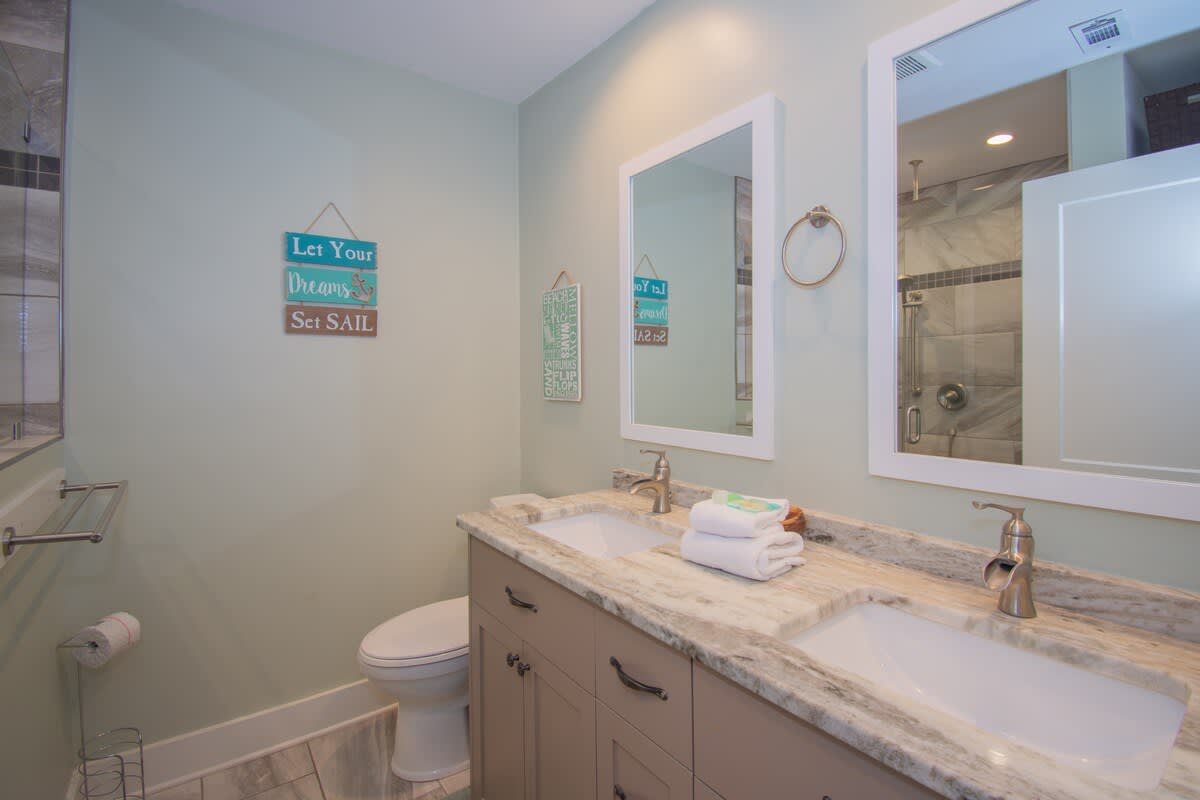 Full En Suite Bathroom for Primary Bedroom