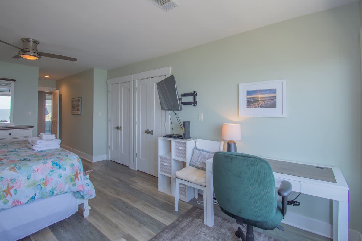 2nd Level Primary Bedroom with King Bed, Full En Suite Bathroom and Ocean View