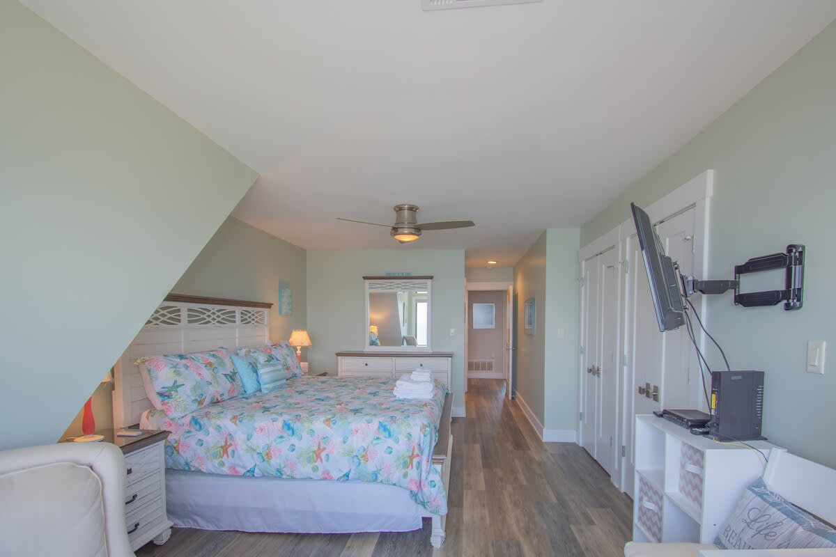 2nd Level Primary Bedroom with King Bed, Full En Suite Bathroom and Ocean View