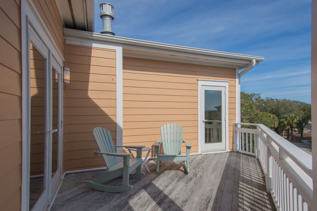 Side Porch with Entry