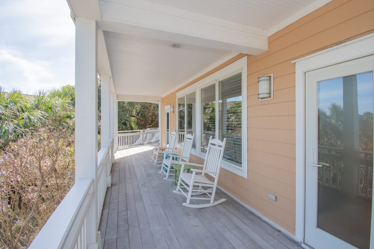 Side Porch with Entry