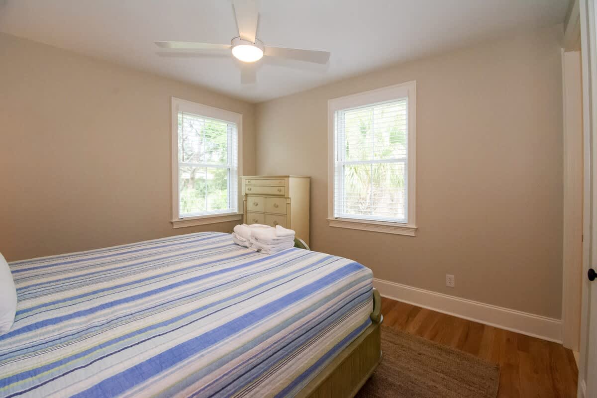 First floor guest bedroom with en suite bathroom