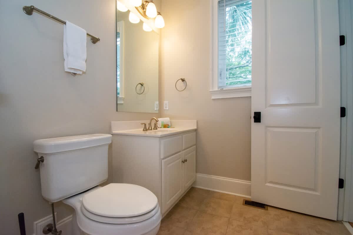 First floor guest bedroom with en suite bathroom