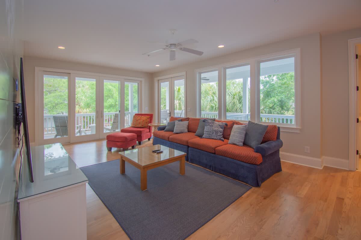 First floor living room with bar 