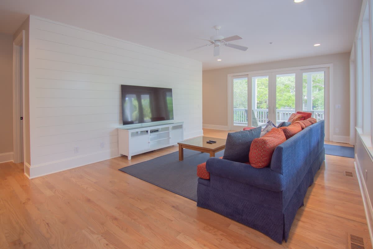 First floor living room with bar 