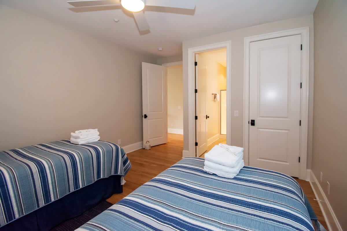 First floor guest bedroom with en suite bathroom