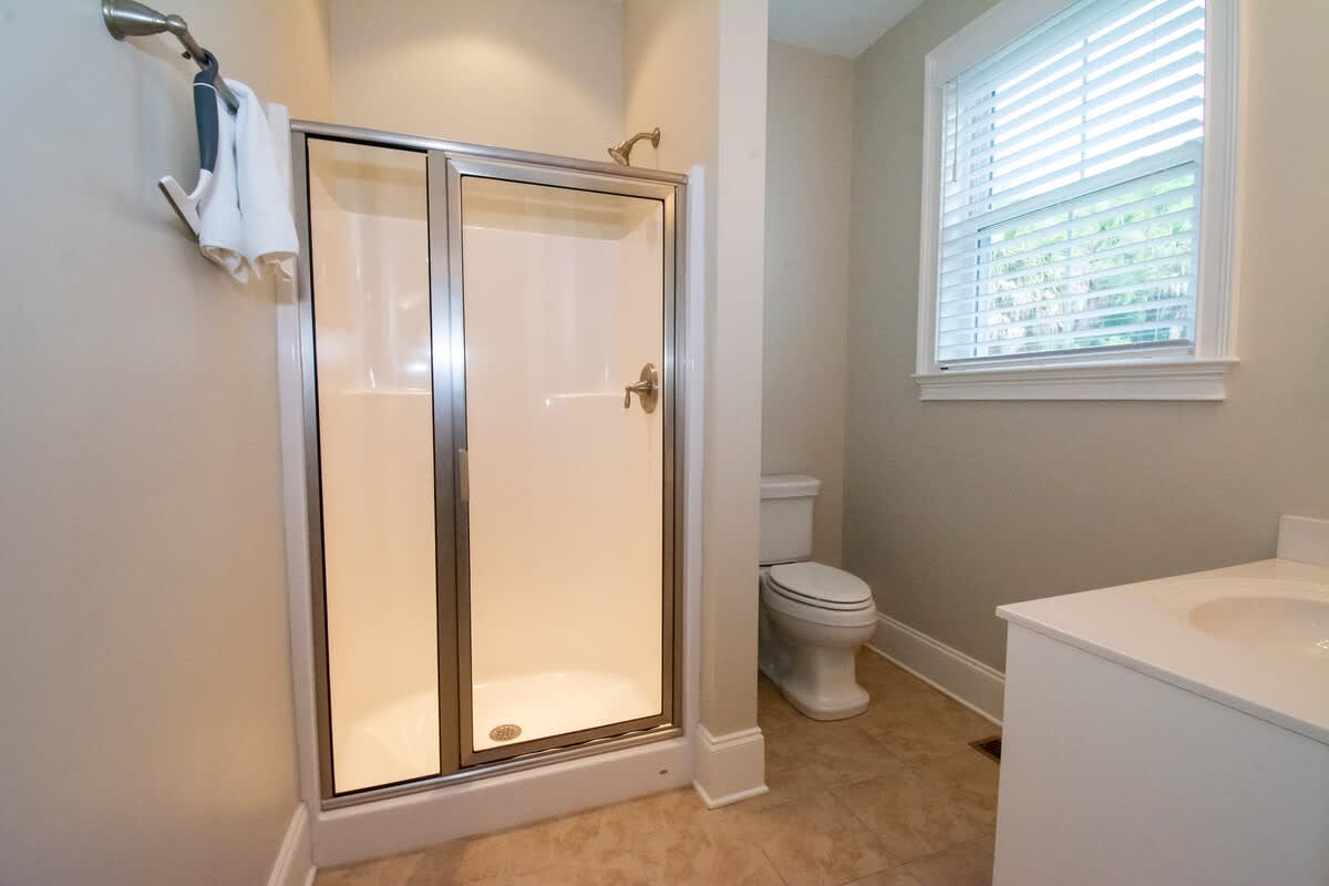 First floor guest bedroom with en suite bathroom