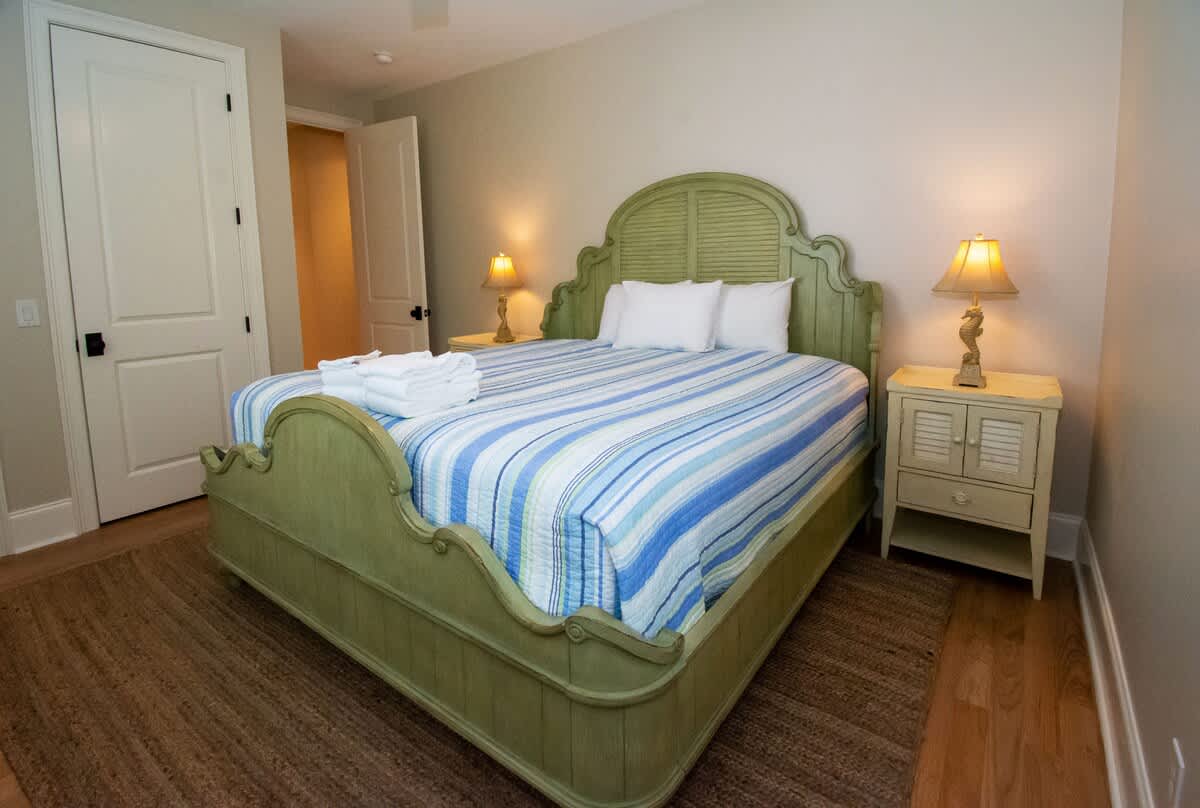 First floor guest bedroom with en suite bathroom