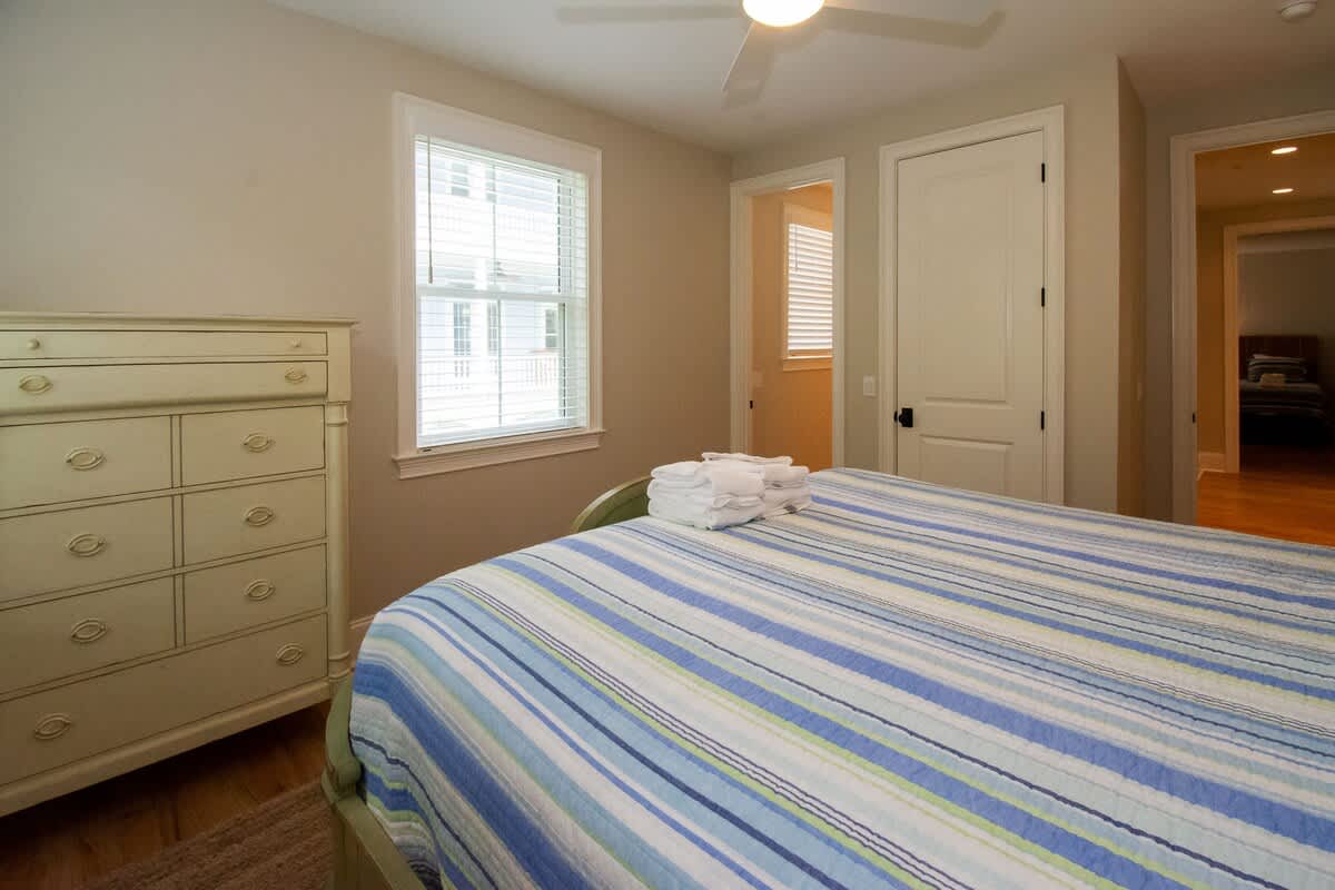 First floor guest bedroom with en suite bathroom