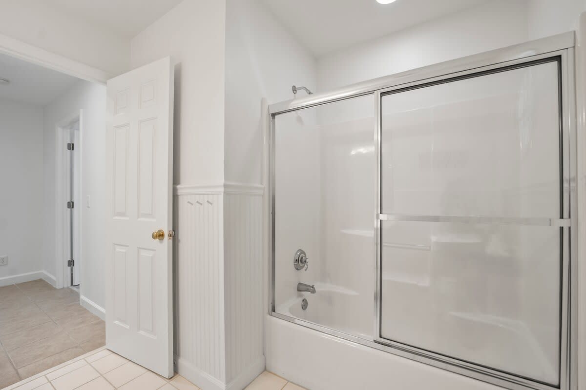 Guest En Suite Bathroom