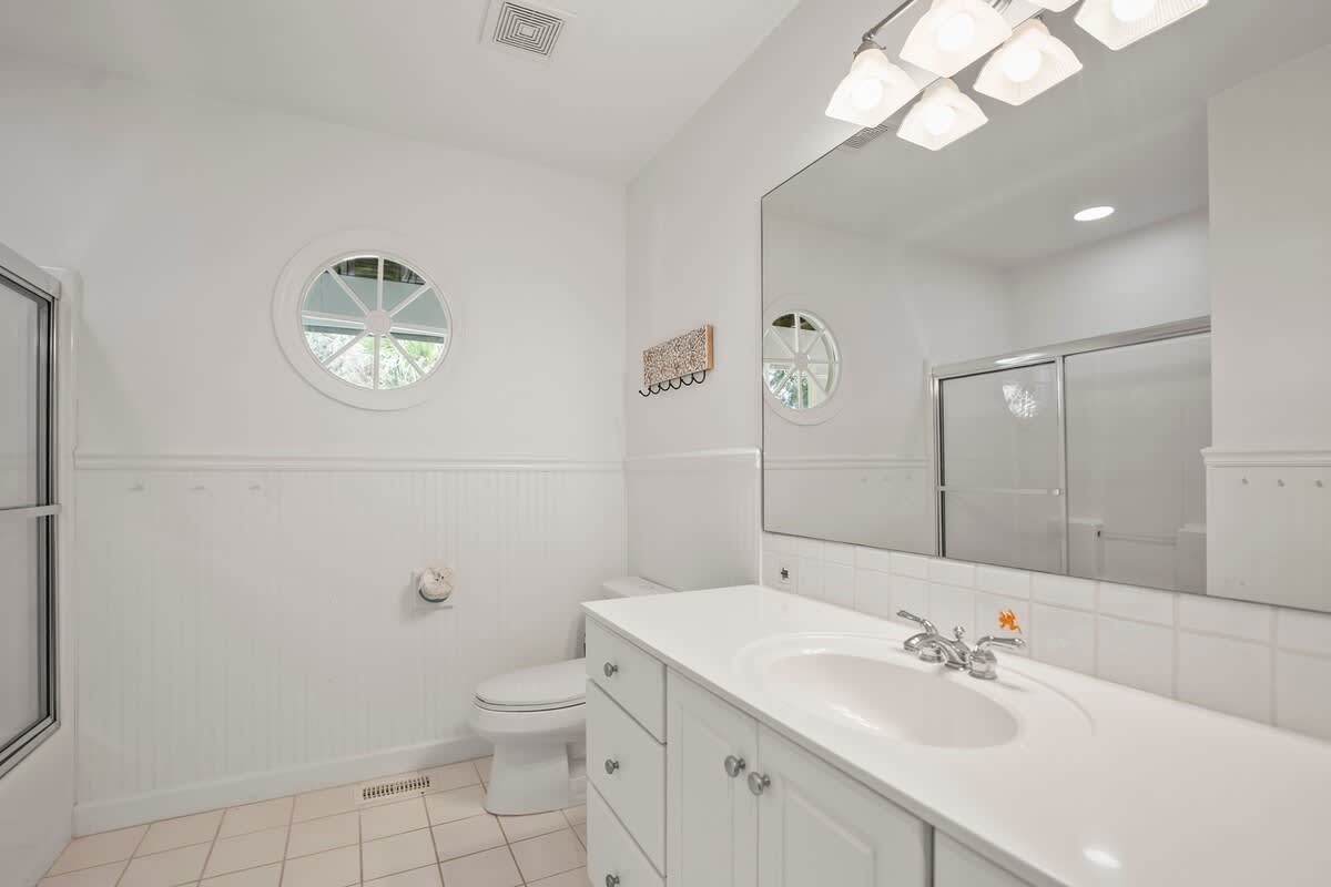 Shared Hall Bathroom