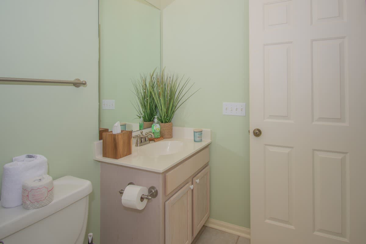 Guest En Suite Bathroom with Tub Shower Combo