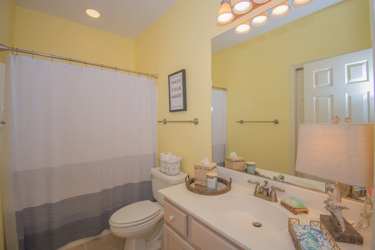 Full Shared Bathroom Main Floor with Tub Shower Combo