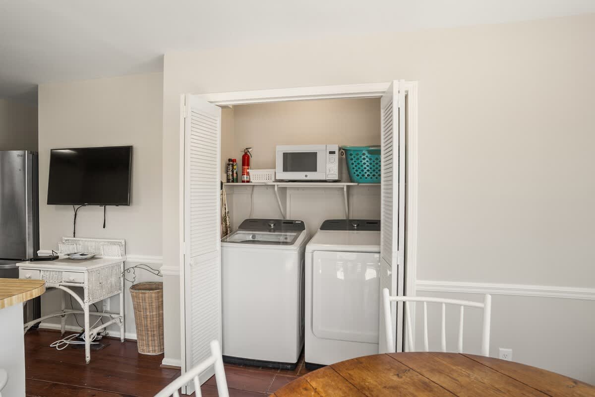 Washer-Drayer. In Kitchen. 