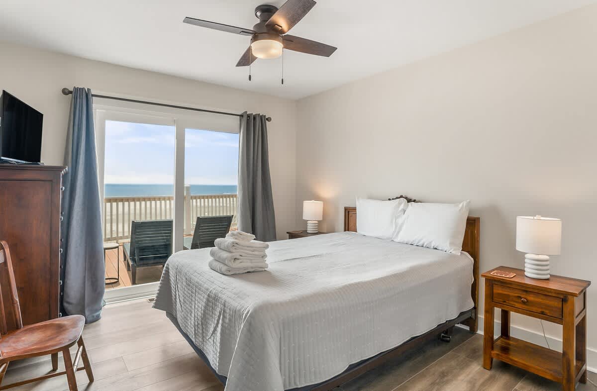 Additional Queen Bedroom with Access to a Hall Bath (tub/shower combo)
