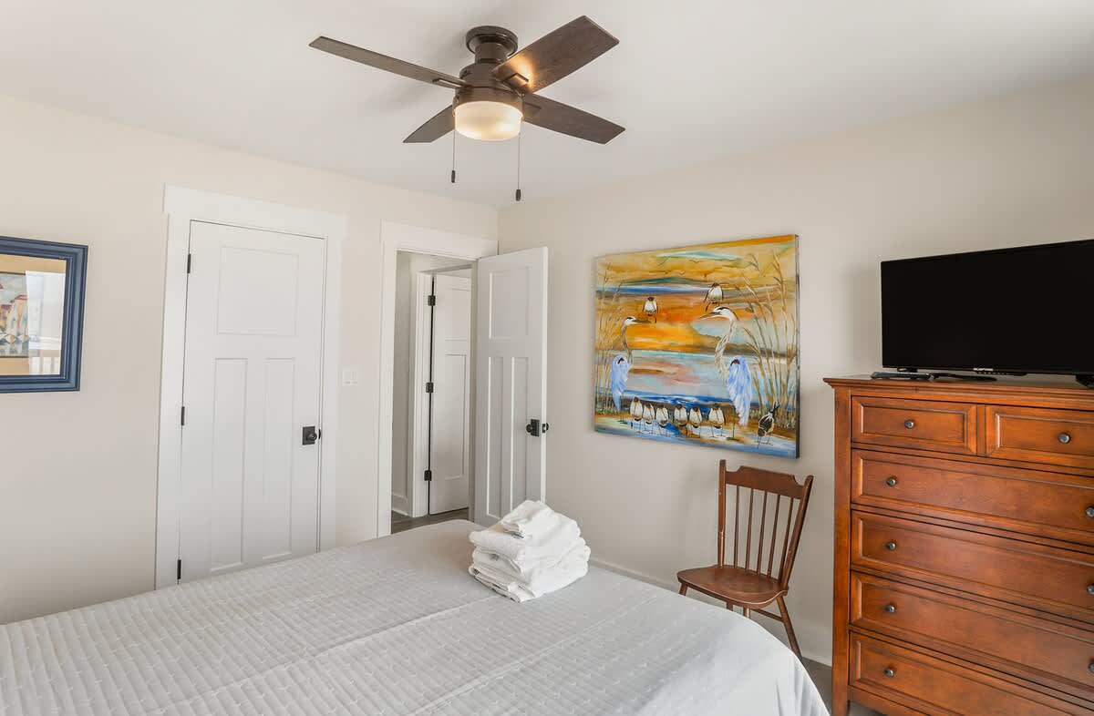 Additional Queen Bedroom with Access to a Hall Bath (tub/shower combo)