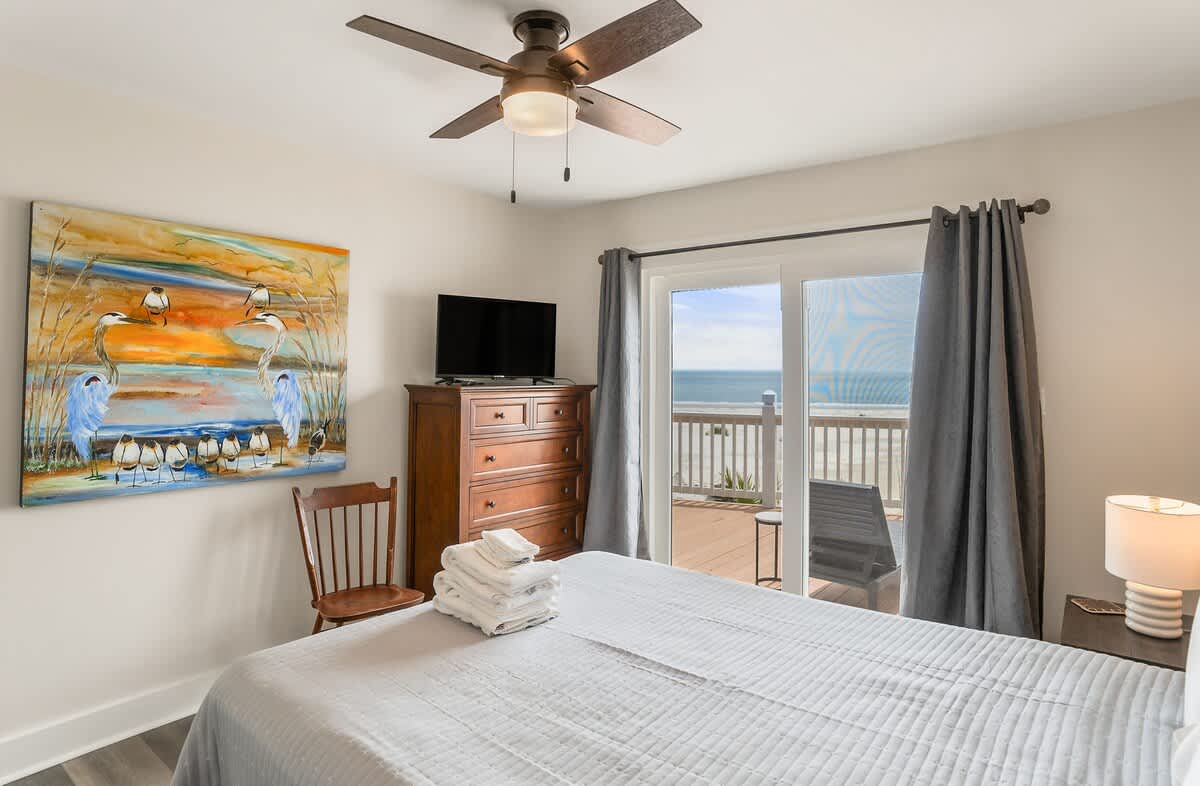 Additional Queen Bedroom with Access to a Hall Bath (tub/shower combo)
